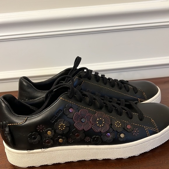 Coach Low Top Sneaker Embellished with Tea Rose Appliqué New No Box 9.5 - Picture 3 of 13